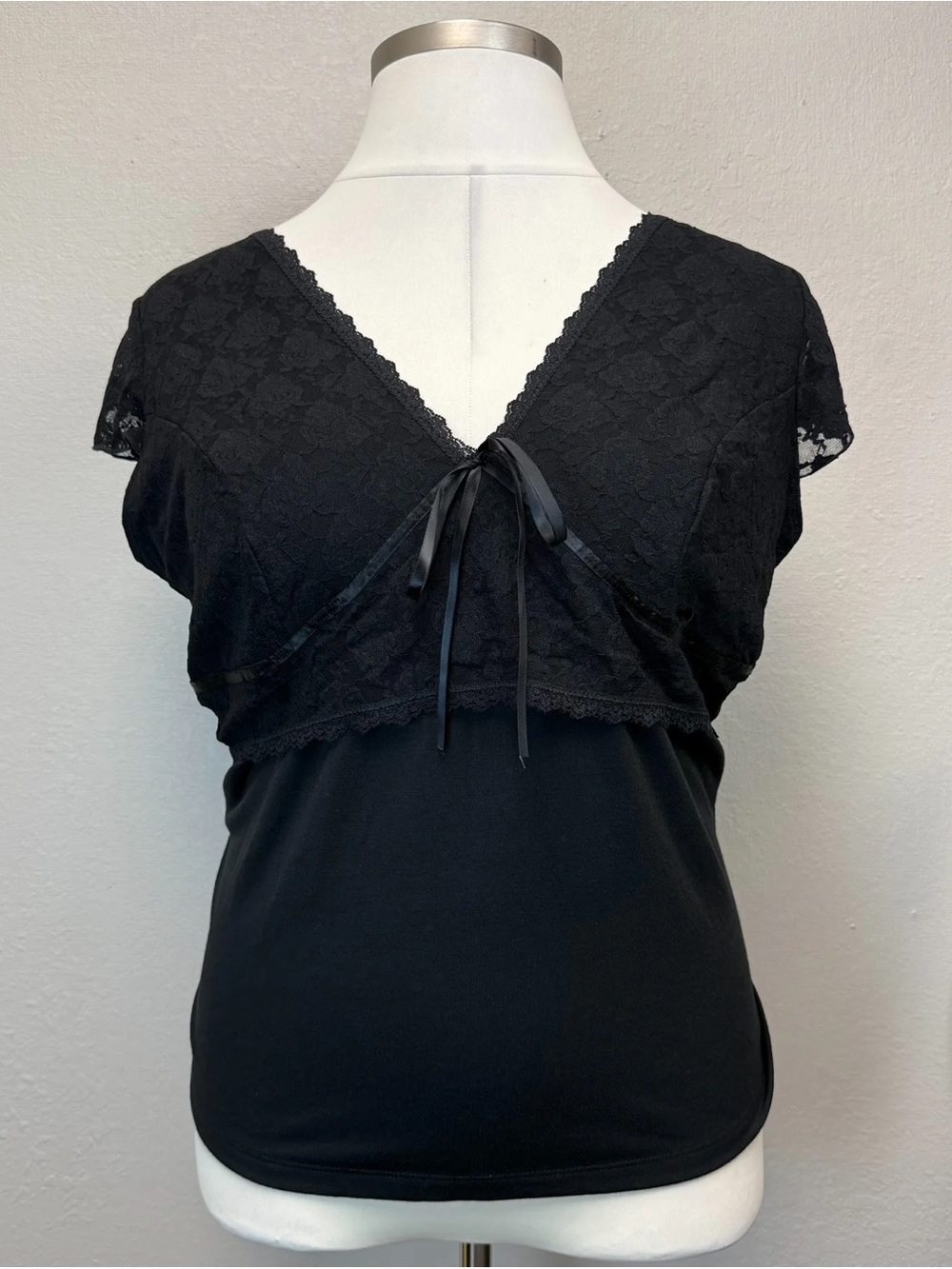 Torrid Vintage Black Lace V-Neck Top - Size 18 (2)